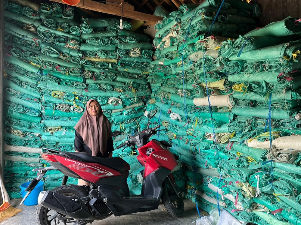 Ketekunan Berbuah Hasil, Usaha Siti Kholifah Melaju Bersama BMT NU